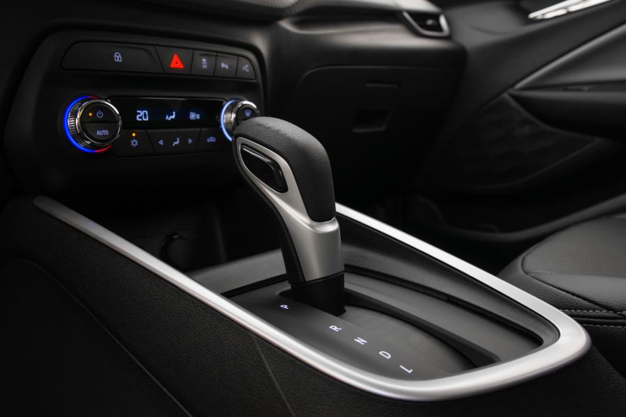 Детали интерьера Chevrolet Onix Premier 2019 года  (LA) (фото 16 из 22)